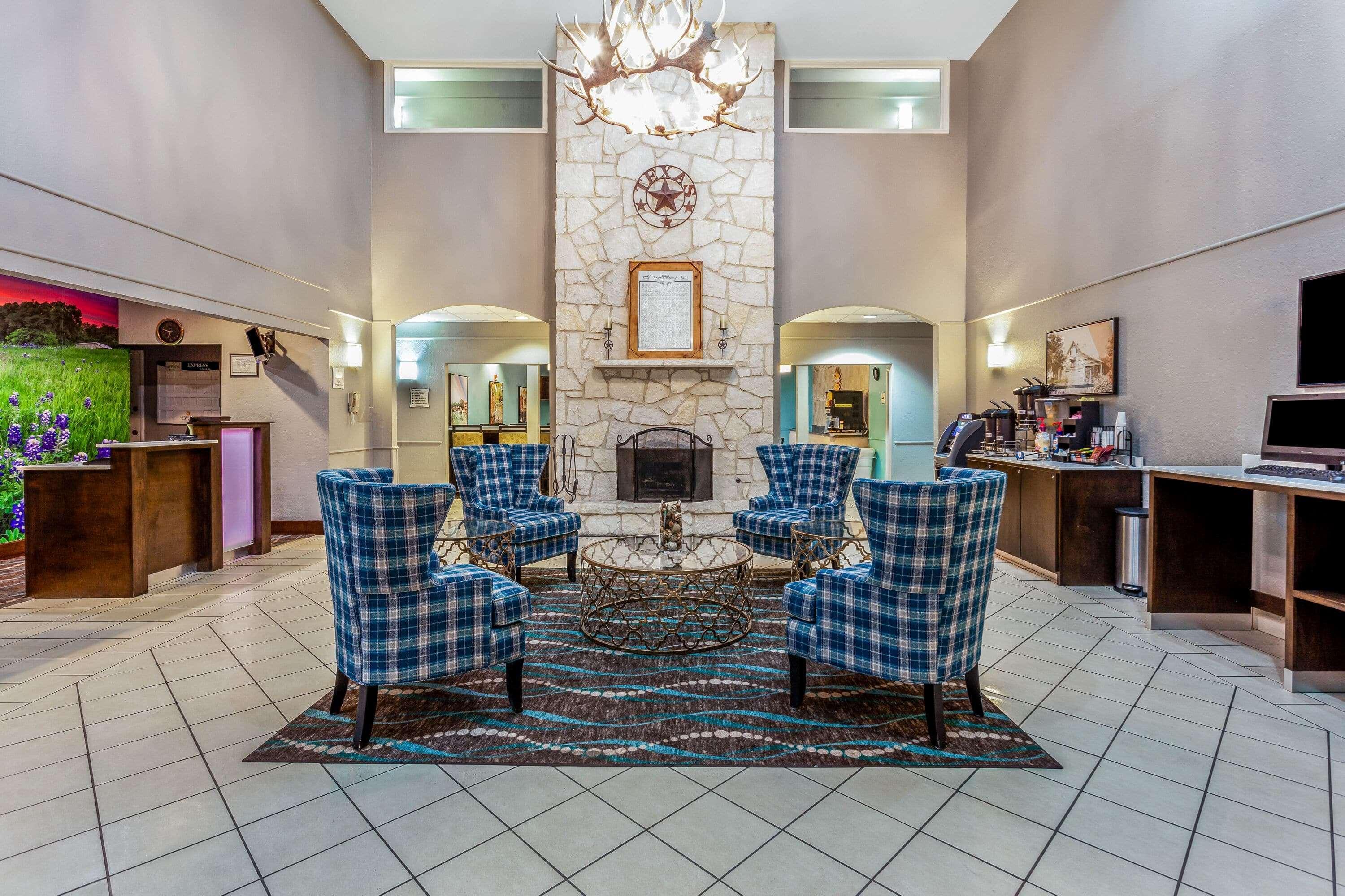 La Quinta By Wyndham Kerrville Extérieur photo